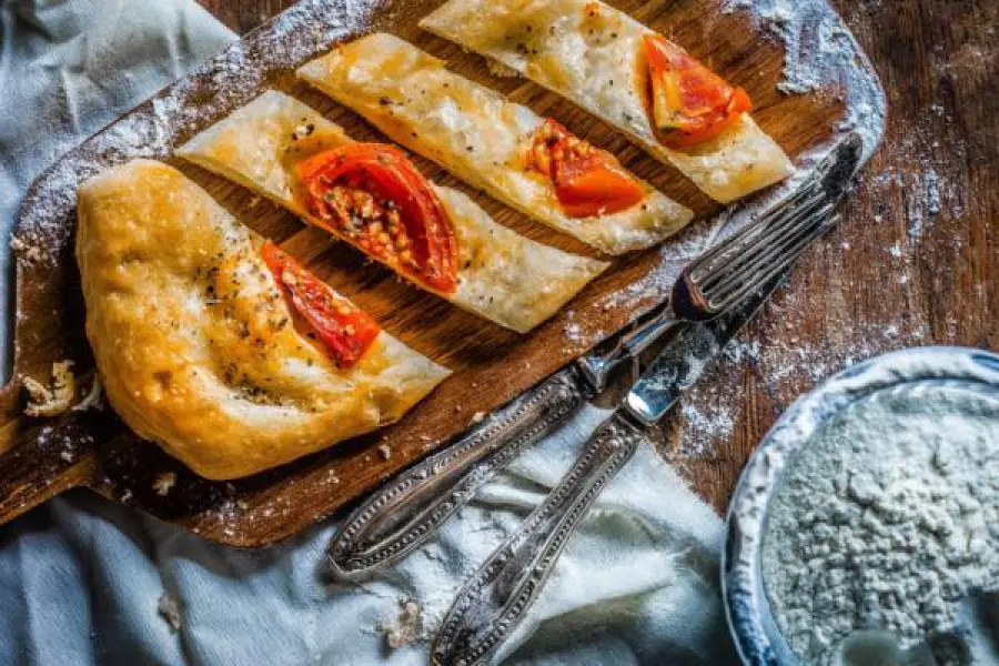 Pinsa romana: storia di tradizione e gusto